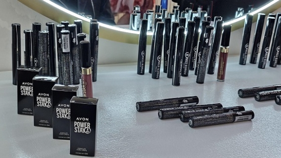 Innovación cosmética en Power Stay con extracto de granada y aceite de oliva