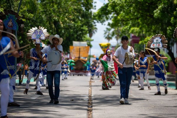 Desfile de los 500 años de Colima