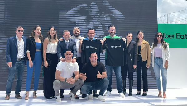 Mikel Arreola, Daniel Colunga, directivos y celebridades del futbol invitados a la presención de la alianza entre Uber Eats y La LIGA MX