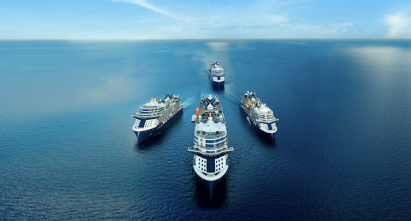 Flota de cruceros Celebrity en mar abierto