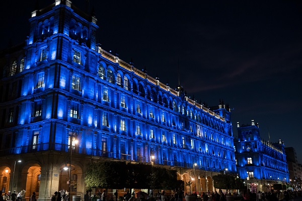  Alerta Obesidad: Monumentos Emblemáticos se Visten de Azul por la Salud