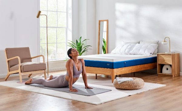 Mujer haciendo yoga