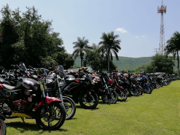 BAJAJ DOMINAR 400