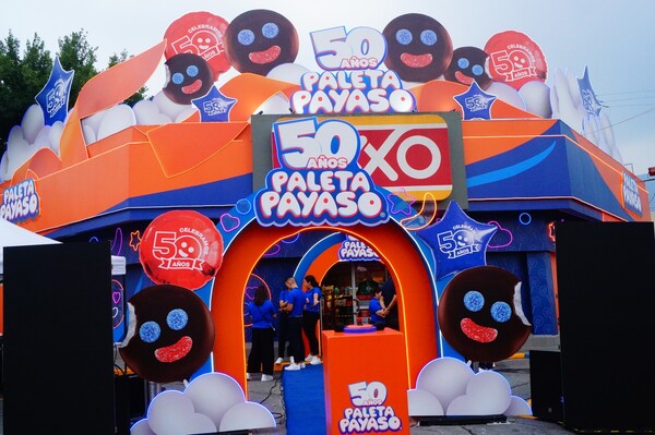 Paleta Payaso® celebra su 50 aniversario en su tienda insignia OXXO Monterrey 