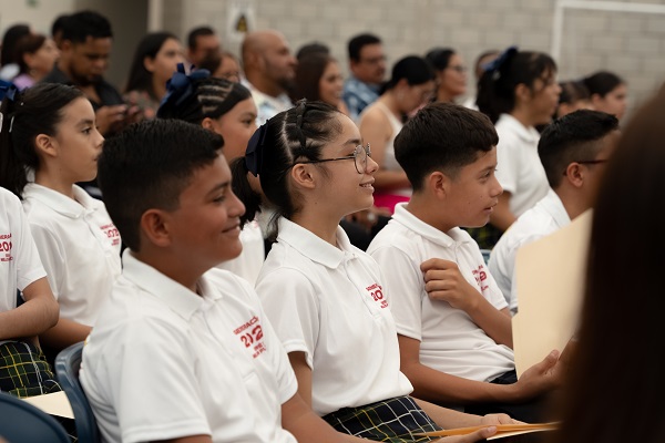 ​ Eduser Soriana gradúa a su primera generación de niños y niñas de primariaEduser Soriana gradúa a su primera generación de niños y niñas de primaria [Dar clic y arrastrar para mover] ​