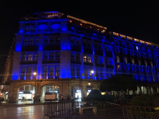  Alerta Obesidad: Monumentos Emblemáticos se Visten de Azul por la Salud