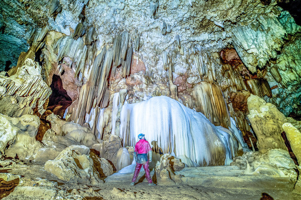 Foto de una expedición en las grutas chocantes