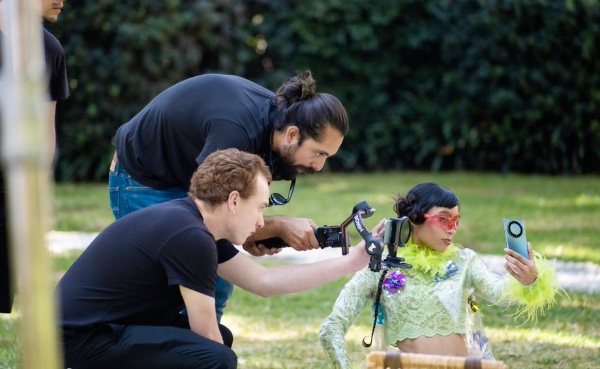 HONOR colabora con el fotógrafo y director mexicano Adolfo Margulis