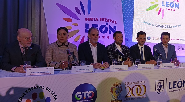 Foto del presidium durante la presentación de la Feria Estatal de León