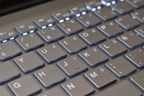 La nueva laptop premium de Lanix Teclado retroiluminado