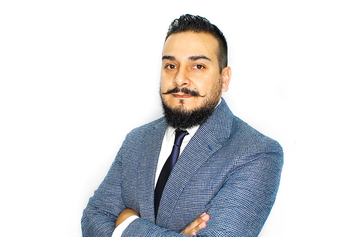 Dr. Mayer R. Cabrera Flores,