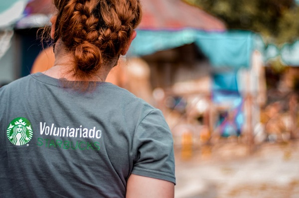  Starbucks México une a la comunidad para limpiar playas, ríos y bosques