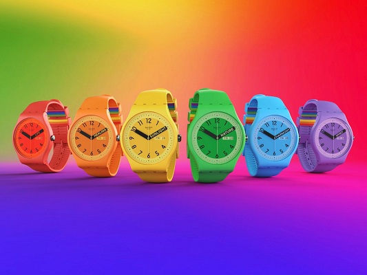 Swatch preparada con su bandera de colores para celebrar el amor #Pride