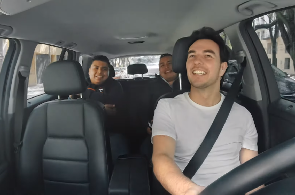 Uber 'contrata' a Sergio Pérez como socio conductor