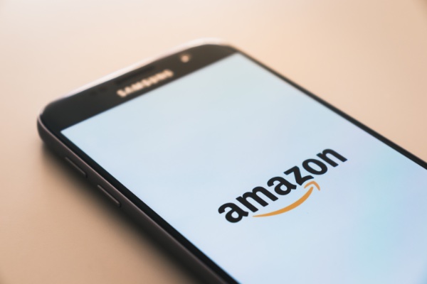 Amazon comparte sus avances en protección contra falsificaciones 