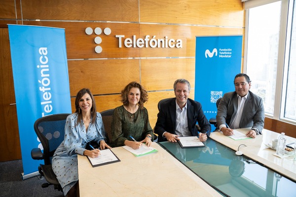 Firma del convenio entre Telefónica Movistar, American Tower y Fundación Telefónica Movistar