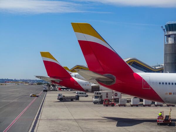 Cola de un avión Iberia en el aeropuerto