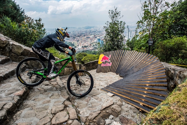 Red Bull urban downhill Colombia