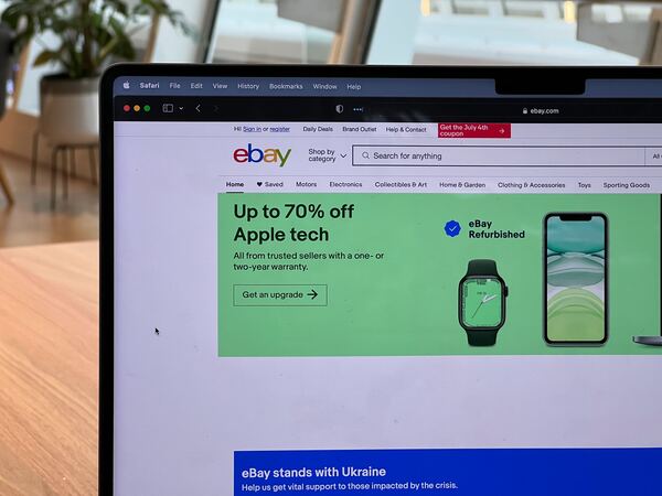 ebay en la pantalla de una laptop