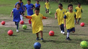 Supernovas busca mentoras. ¡Únete a la revolución del fútbol infantil!