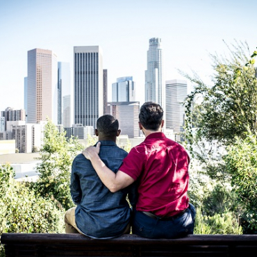 Turistas LGBT gastan más durante sus viajes