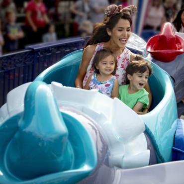 Descubre las nuevas ofertas y atracciones en Disneyland Resort para 2025