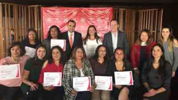 Pro Mujer entrega certificados a mujeres emprendedoras para el impulso de microempresas