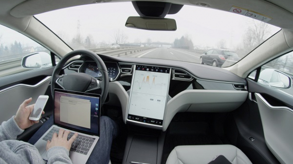 Tesla tendrá servicio de taxis autónomos en 2020