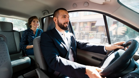 Uber crea programa de lealtad para socios conductores