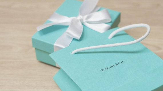 La magnate de lujo LVMH a punto de finalizar la compra de Tiffany