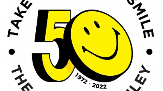 Smiley celebra su 50o.  aniversario