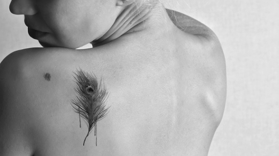 Tatuadores se suman a campaña para identificar el cáncer de piel tipo melanoma