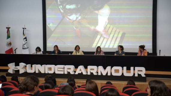 Under Armour y Somos Versus: Alianza por el futbol femenino