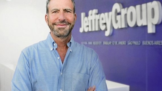  Jeffrey Sharlach se retira de JeffreyGroup