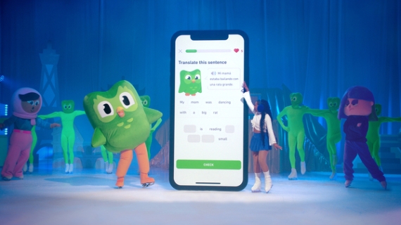 Duolingo y SeatGeek lanzan el primer musical multilingüe del mundo, "Duolingo on Ice