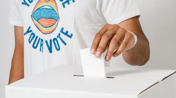 ¿Sabías que compartir tu dedo entintado después de las elecciones podría ponerte en riesgo?