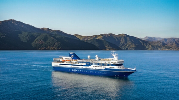 Explora destinos exóticos a bordo de un mega yate de lujo