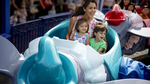 Descubre las nuevas ofertas y atracciones en Disneyland Resort para 2025