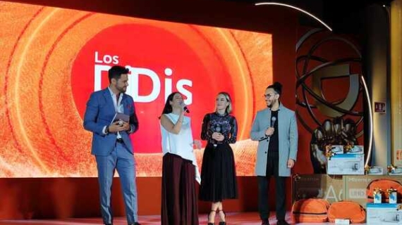 Premian a conductores por su rendimiento y compromiso en evento anual