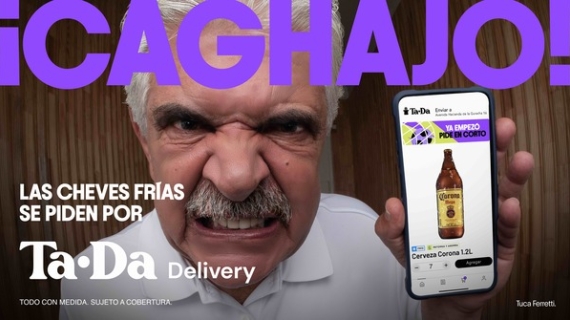 TUCA FERRETTI PROTAGONIZA CAMPAÑA DE TADA DELIVERY, REGAÑANDO POR CÓMO DISFRUTAS DEL FUTBOL EN CASA