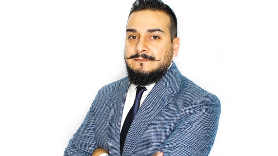 Dr. Mayer R. Cabrera Flores