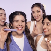 Polinesia lanza su propia línea de maquillaje y skincare